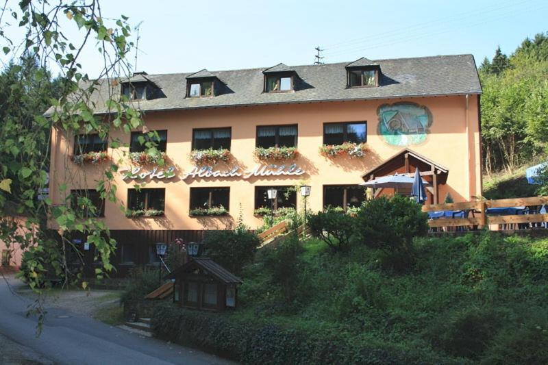 Waldhotel Albachmuehle Mit Albacher Stuben Wasserliesch Exterior photo