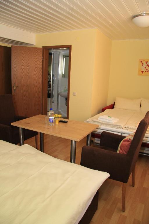 Waldhotel Albachmuehle Mit Albacher Stuben Wasserliesch Room photo