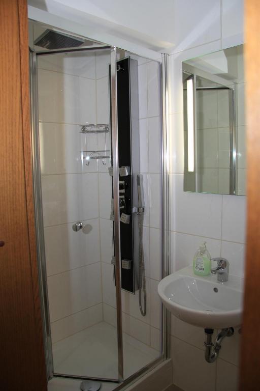 Waldhotel Albachmuehle Mit Albacher Stuben Wasserliesch Room photo