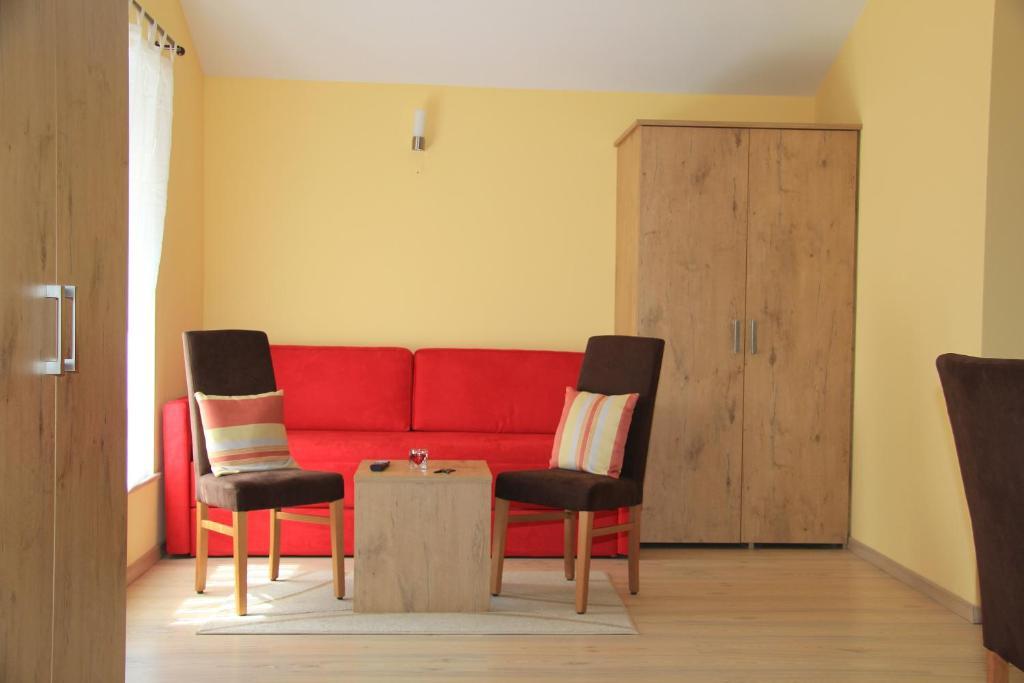 Waldhotel Albachmuehle Mit Albacher Stuben Wasserliesch Room photo