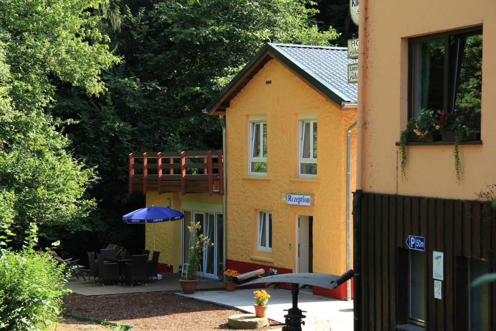 Waldhotel Albachmuehle Mit Albacher Stuben Wasserliesch Room photo