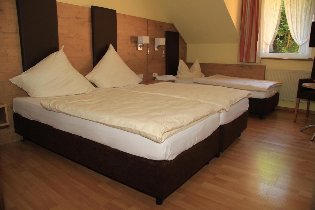Waldhotel Albachmuehle Mit Albacher Stuben Wasserliesch Room photo