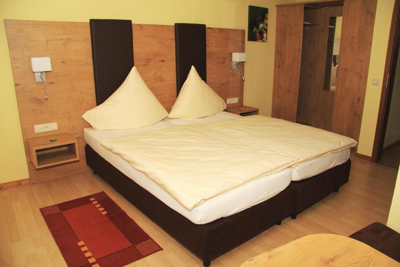 Waldhotel Albachmuehle Mit Albacher Stuben Wasserliesch Room photo